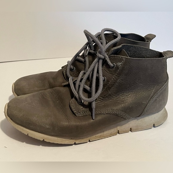 Kodiak Gray Ankle Boots with Suede Finish - Picture 9 of 15